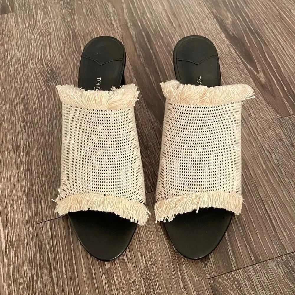 Tony Bianca Australia Bacardi heels nwot